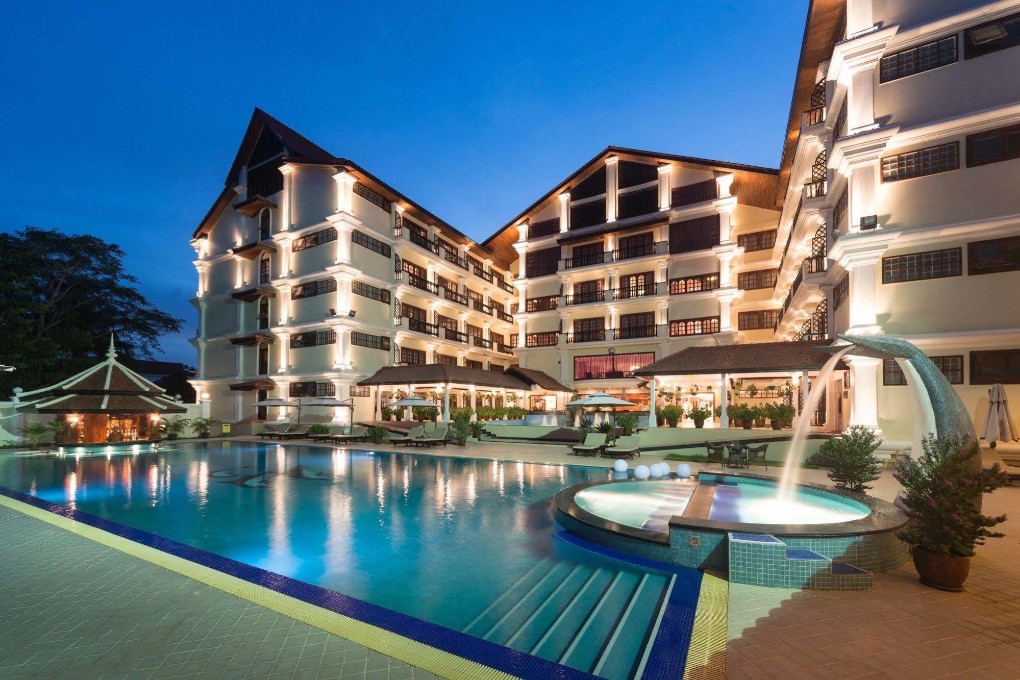 Regency Angkor Hotel Siem Reap Exteriör bild